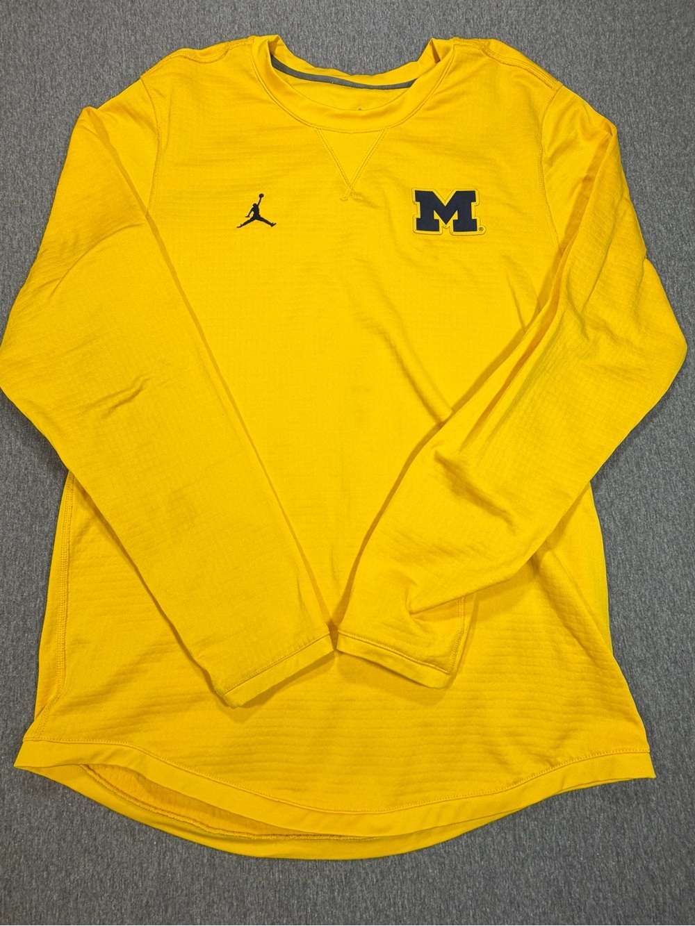 Nike Air Jordan University of Michigan Wolverines Long Sleeve Warm Up Mens Med